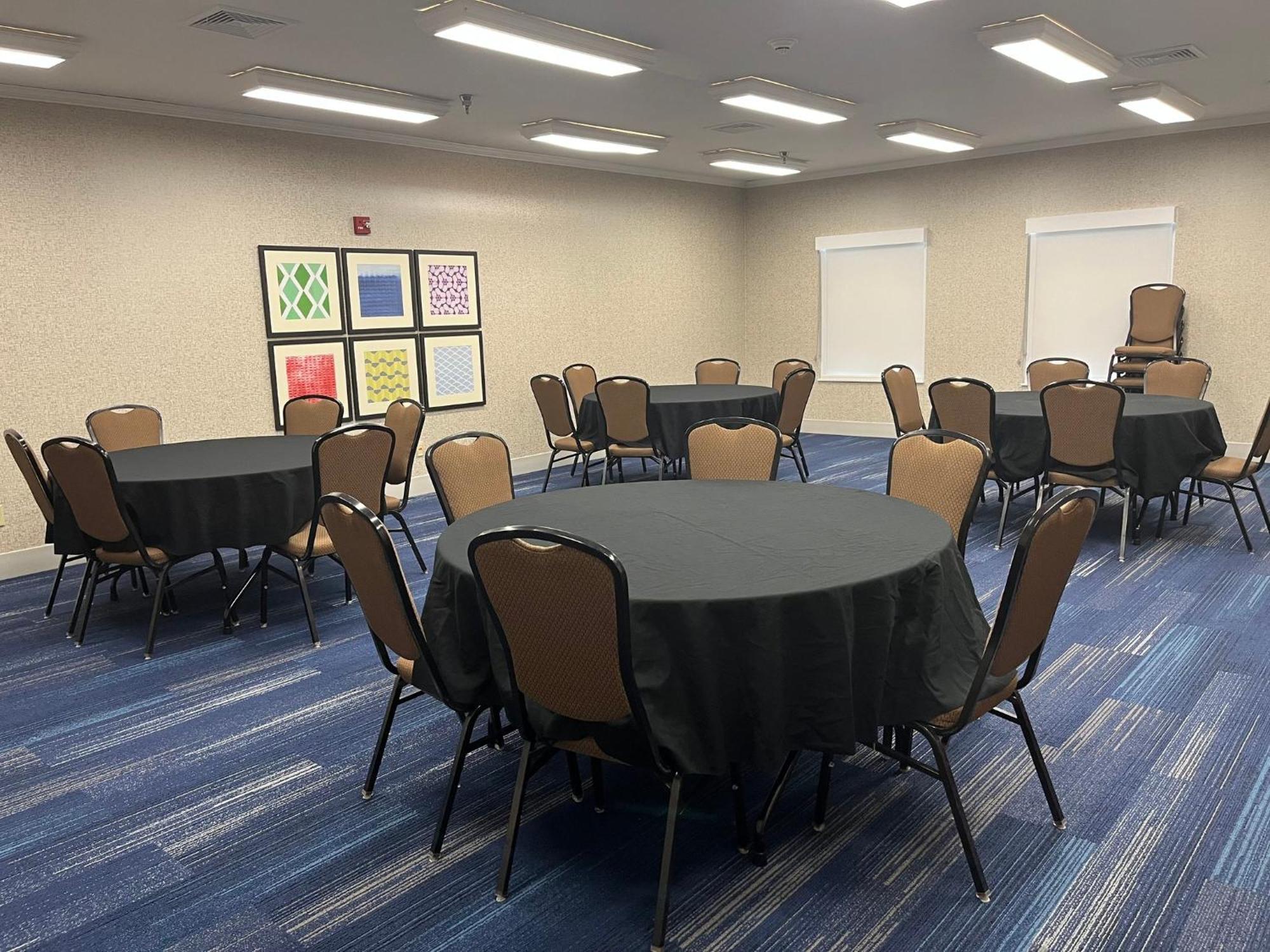 Holiday Inn Express Hotel & Suites Sioux Falls At Empire Mall By Ihg Exterior foto